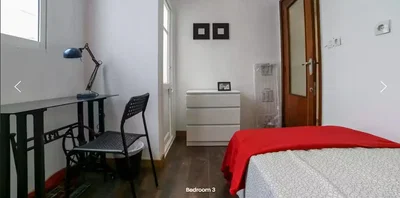Schlafzimmer; tageslicht, holzboden