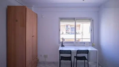 Schlafzimmer; tageslicht, holzboden