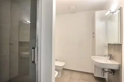 Badezimmer; fliesenboden, renoviert, tageslicht