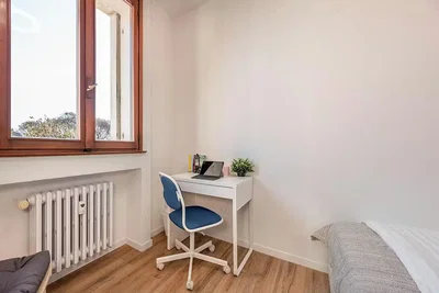 Chambre; lumière naturelle, parquet