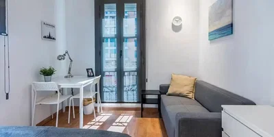 Salon; lumière naturelle, parquet, style moderne