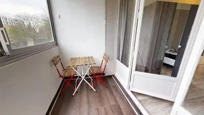 Balcone; vista, pavimento in legno, luce naturale