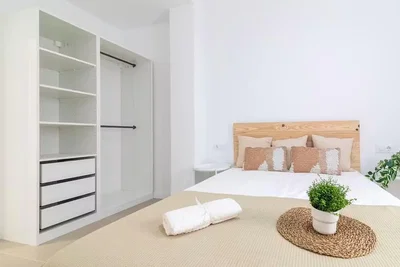 Spavaća soba; prirodno svjetlo, moderni stil