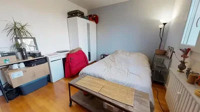Schlafzimmer; holzboden, tageslicht