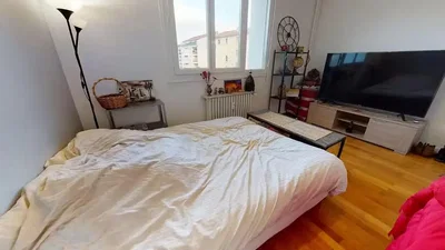 Schlafzimmer; tageslicht, holzboden