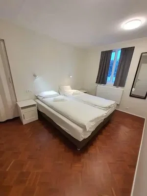 Chambre; parquet, lumière naturelle