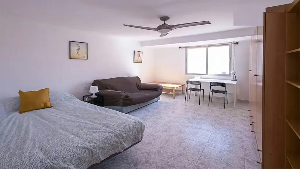 Schlafzimmer; tageslicht, fliesenboden