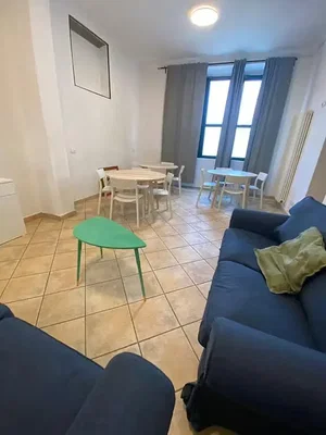 Wohnzimmer; fliesenboden, tageslicht