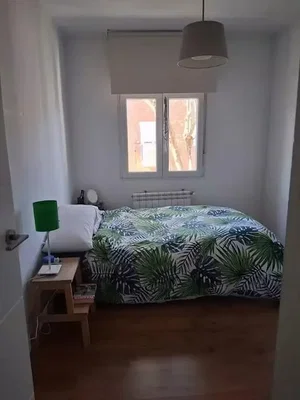 Schlafzimmer; holzboden, tageslicht