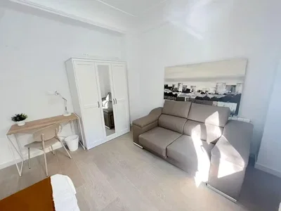 Wohnzimmer; holzboden, tageslicht