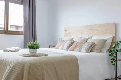 Spavaća soba; prirodno svjetlo, moderni stil