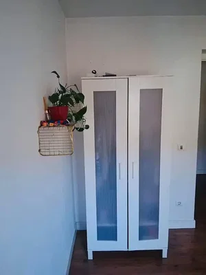 Schlafzimmer; holzboden, tageslicht