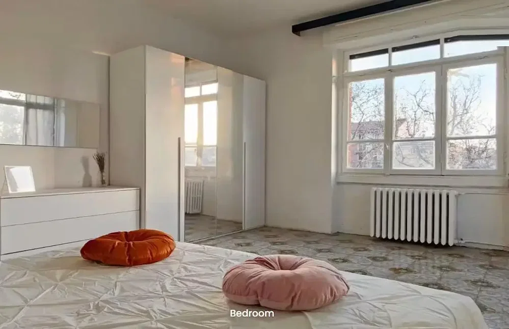 Schlafzimmer; tageslicht, holzboden