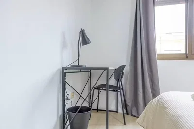 Spavaća soba; prirodno svjetlo, pločice