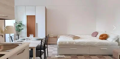 Camera da letto; elettrodomestici, luce naturale, pavimento in legno