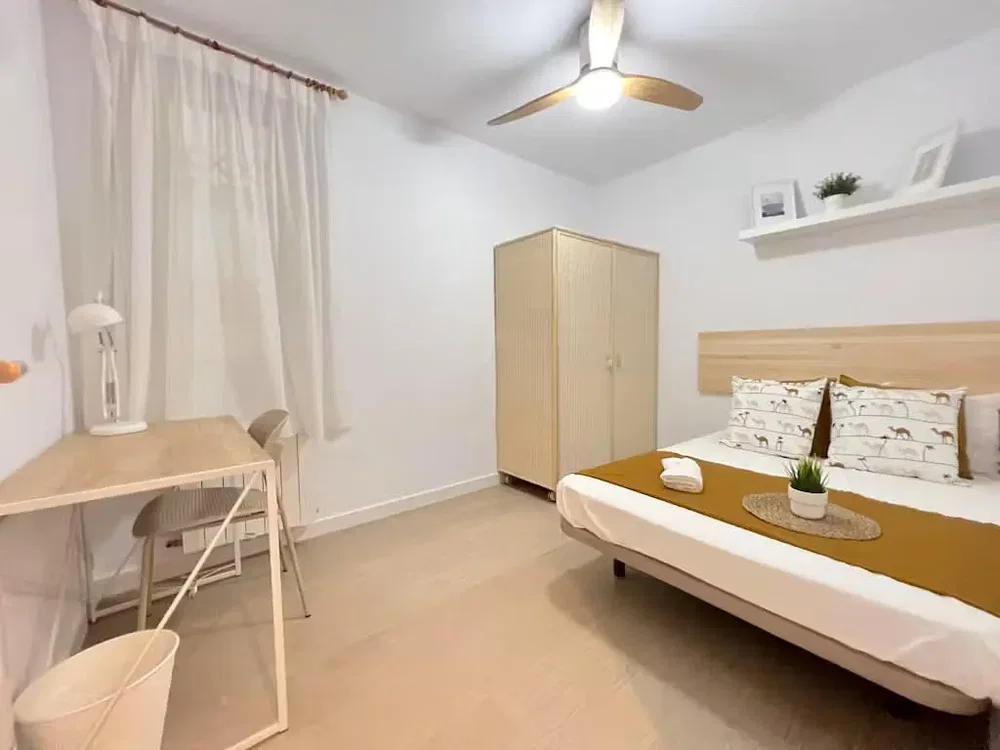 Bedroom; natural light, modern style