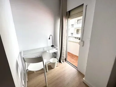 Spavaća soba; prirodno svjetlo, drveni pod