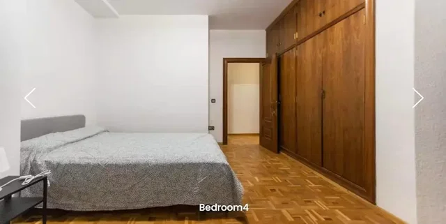Camera da letto; pavimento in legno, luce naturale