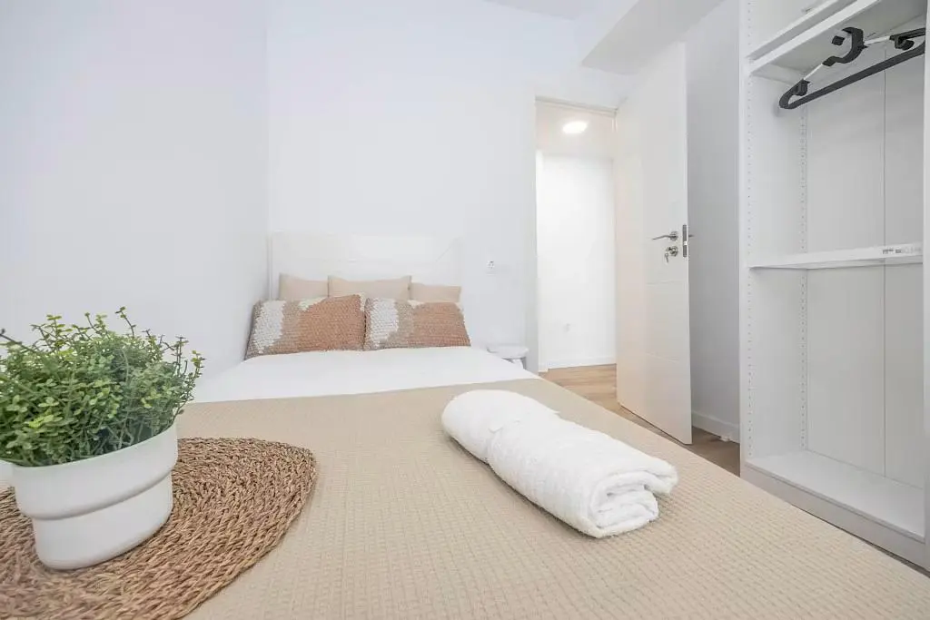 Schlafzimmer; tageslicht, moderner stil