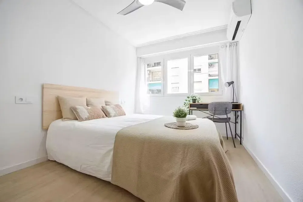 Schlafzimmer; tageslicht, moderner stil