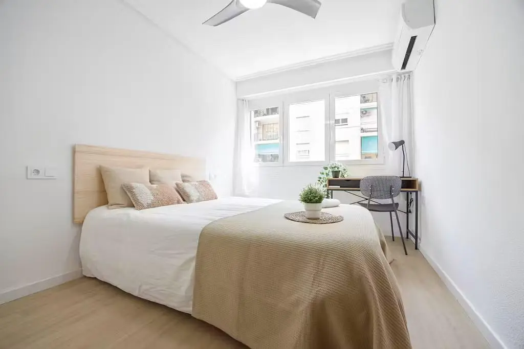Schlafzimmer; tageslicht, moderner stil