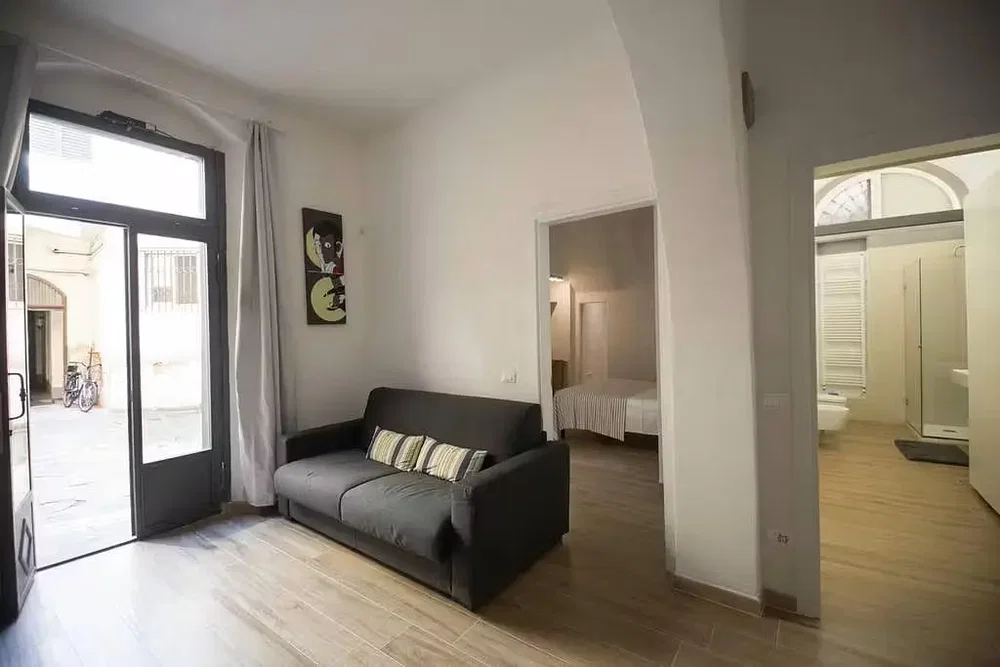 Soggiorno; pavimento in legno, luce naturale