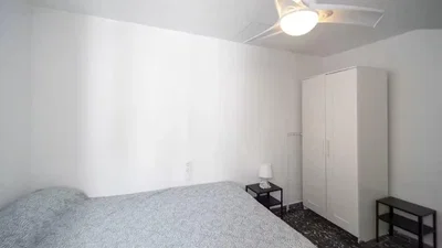 Schlafzimmer; tageslicht, holzboden