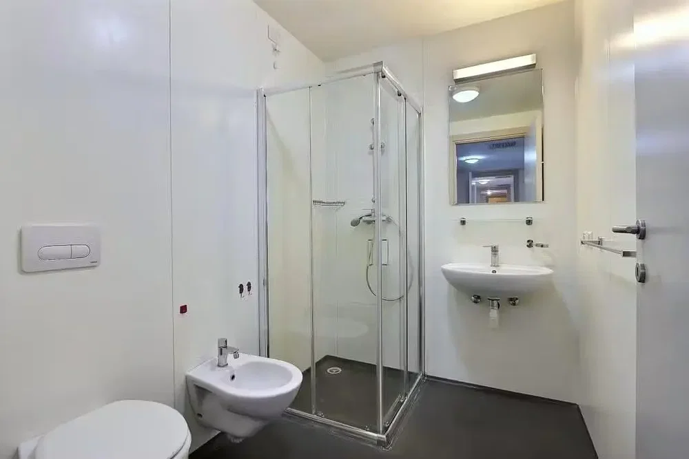 Salle de bain; lumière naturelle, carrelage
