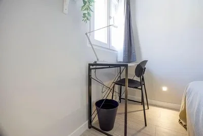 Spavaća soba; prirodno svjetlo, drveni pod