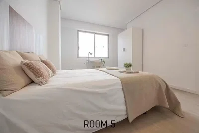 Spavaća soba; prirodno svjetlo, moderni stil