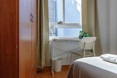 Spavaća soba; pločice, prirodno svjetlo
