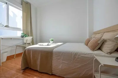 Spavaća soba; prirodno svjetlo, moderni stil