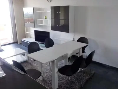 Wohnzimmer; tageslicht, fliesenboden