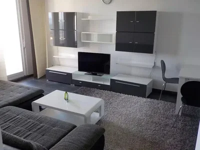 Wohnzimmer; tageslicht, fliesenboden
