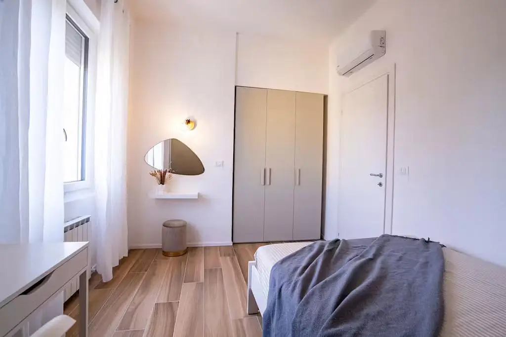 Bedroom; wood floor, natural light