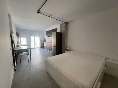 Spavaća soba; pločice, prirodno svjetlo, kuhinjski aparati