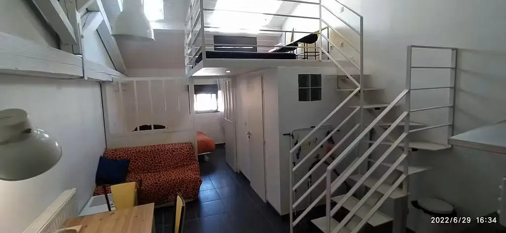Wohnzimmer; tageslicht, holzboden
