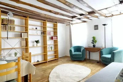 Wohnzimmer; holzbalken, tageslicht, moderner stil