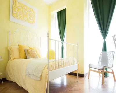 Schlafzimmer; tageslicht, holzboden