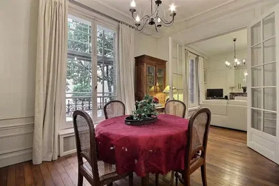 Salon; parquet, lumière naturelle, style rustique