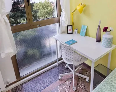 Chambre; lumière naturelle, parquet