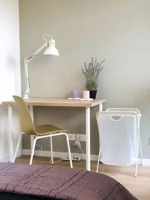 Chambre; parquet, lumière naturelle