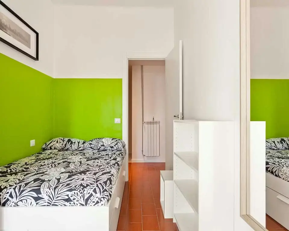 Chambre; carrelage, lumière naturelle