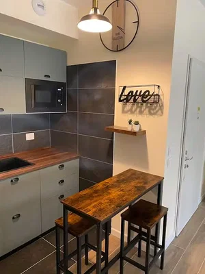 Küche; küchengeräte, fliesenboden, holzbalken, renoviert, tageslicht