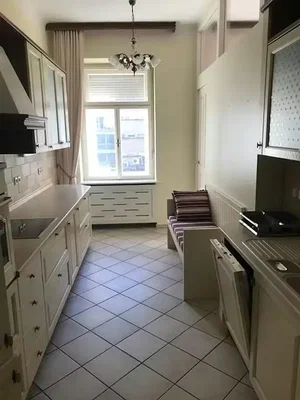 Cuisine; carrelage, lumière naturelle