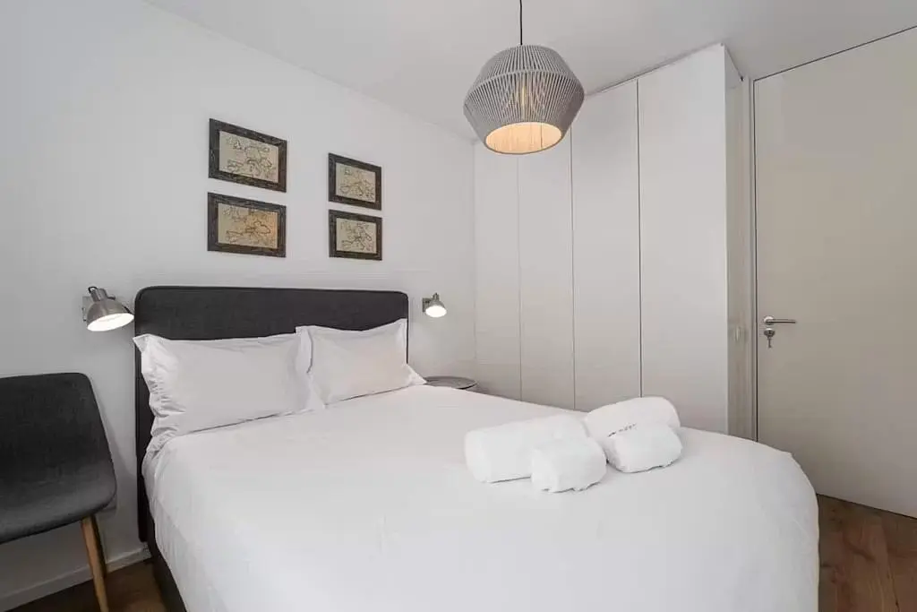 Schlafzimmer; tageslicht, moderner stil