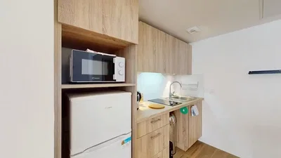 Küche; küchengeräte, holzboden
