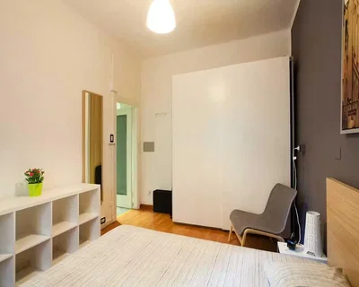 Chambre; lumière naturelle, parquet