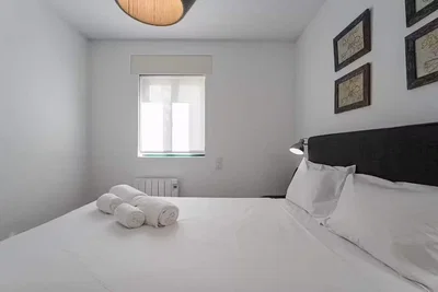 Schlafzimmer; tageslicht, moderner stil