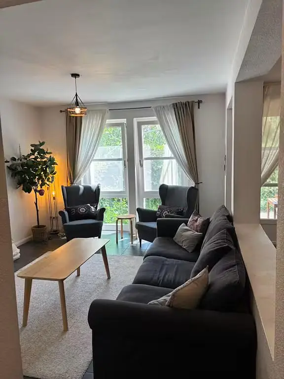 Salon; lumière naturelle, parquet